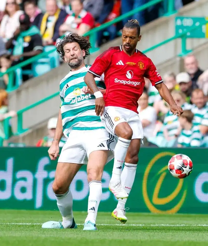 Kỹ thuật của Nani vẫn còn rất tốt trong trận đấu của các huyền thoại